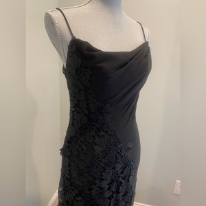 Vera Wang - Black lace formal gown - Size 2
